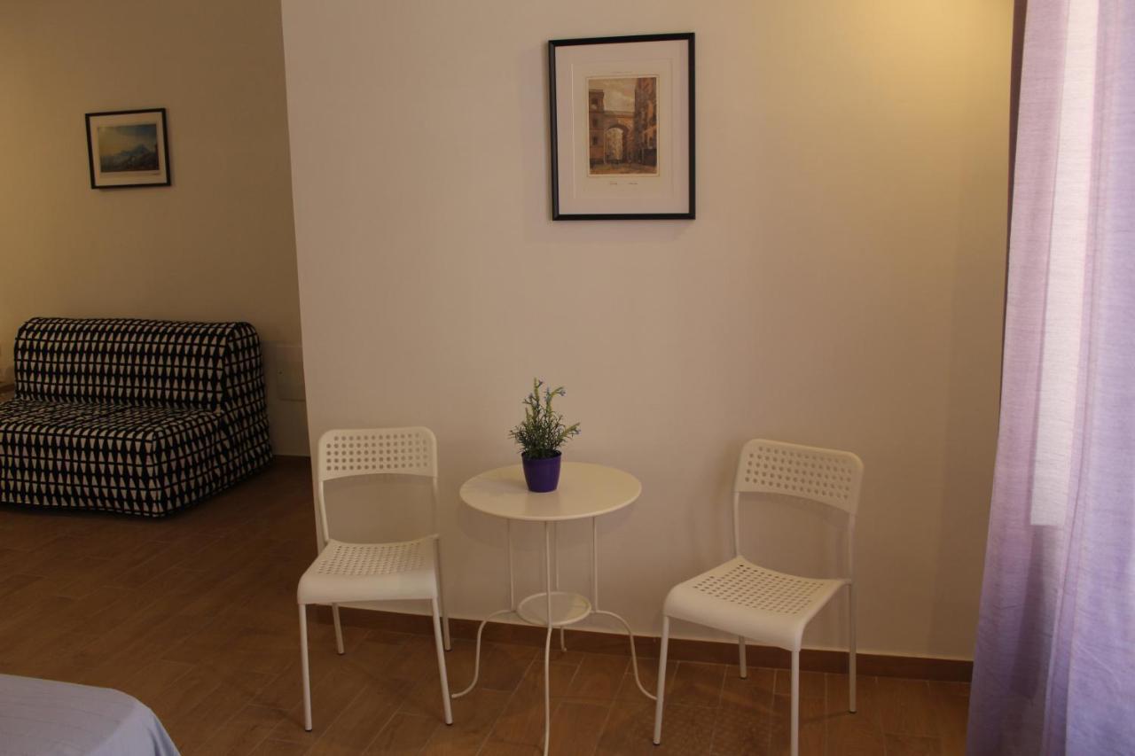 Casa Laura Oliva Mancini * Napoli