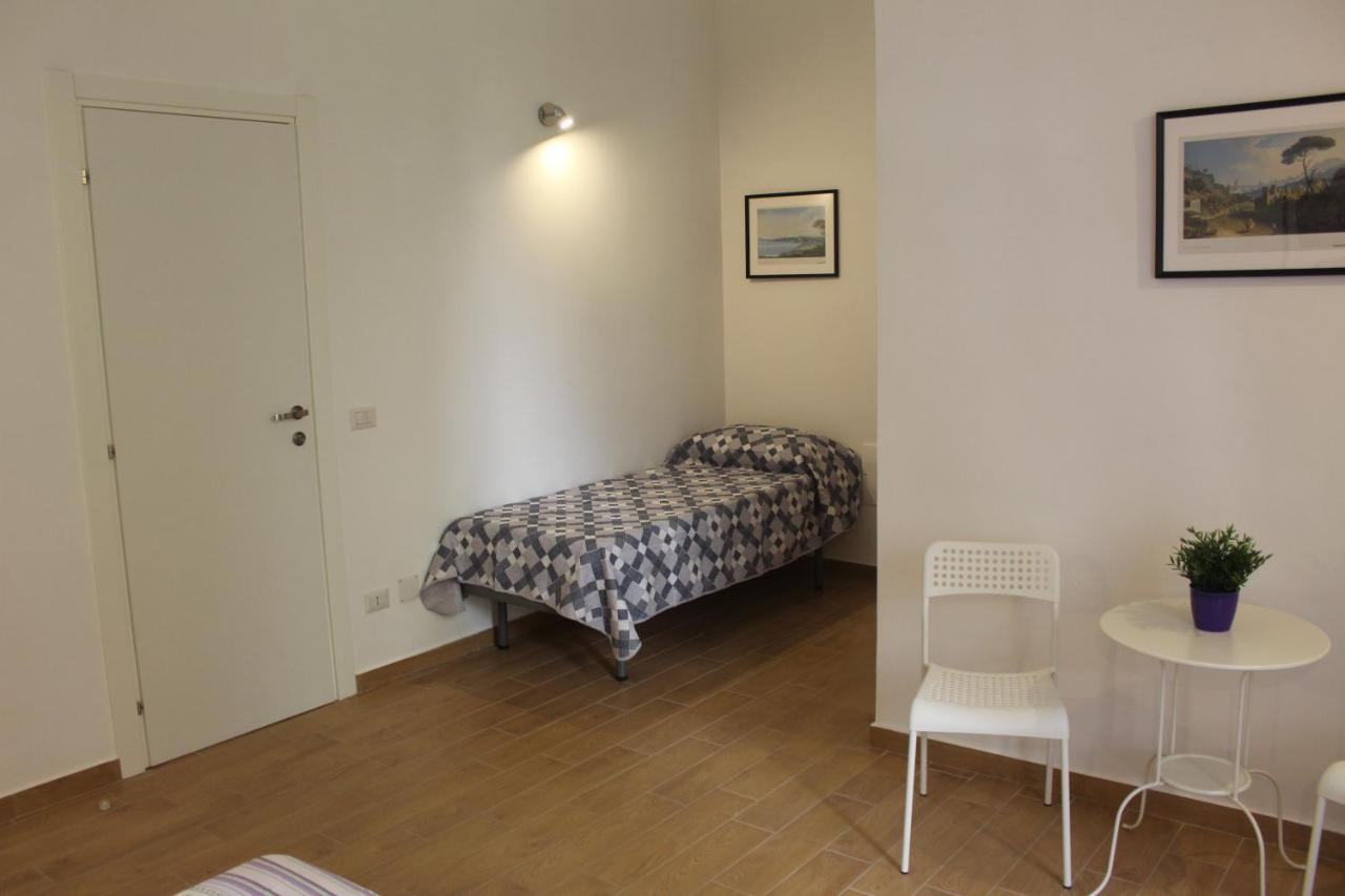 Casa Laura Oliva Mancini * Naples